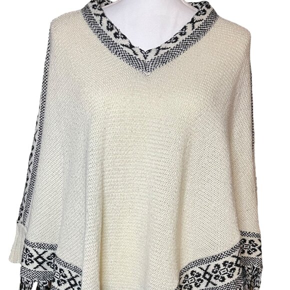 Earthbound Winter Knit Poncho Sweater XL Ivory Black Fringe Boho Western Nordic - Picture 1 of 10